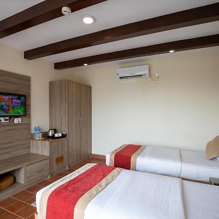 Gateway Himalaya Resort Ghanpokhara Extérieur photo