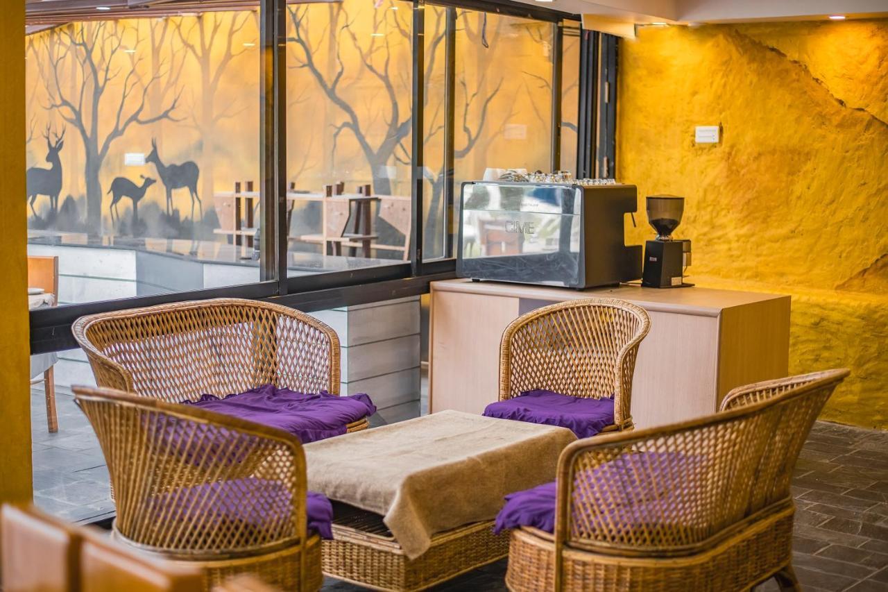 Gateway Himalaya Resort Ghanpokhara Extérieur photo