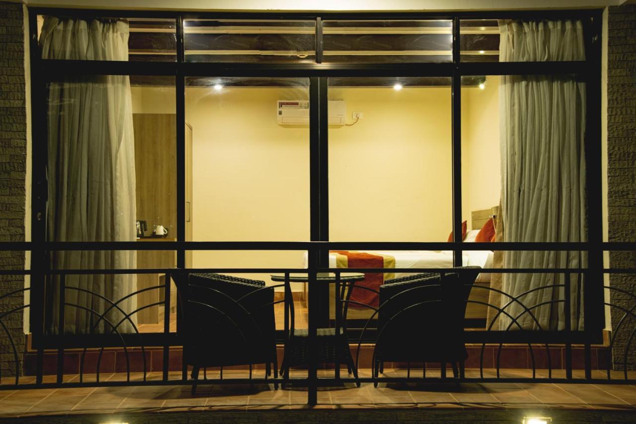 Gateway Himalaya Resort Ghanpokhara Extérieur photo